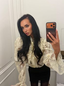 Lara photo 3